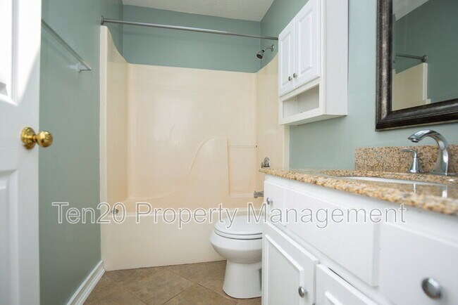 Building Photo - 2234 Birchwood Dr