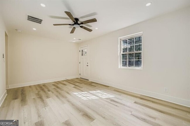 Building Photo - 3099 Delowe Dr