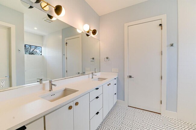 Building Photo - 6007 Nasco Dr