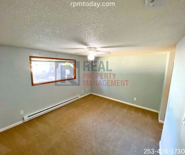Building Photo - 8220-8222 143rd St Ct NW