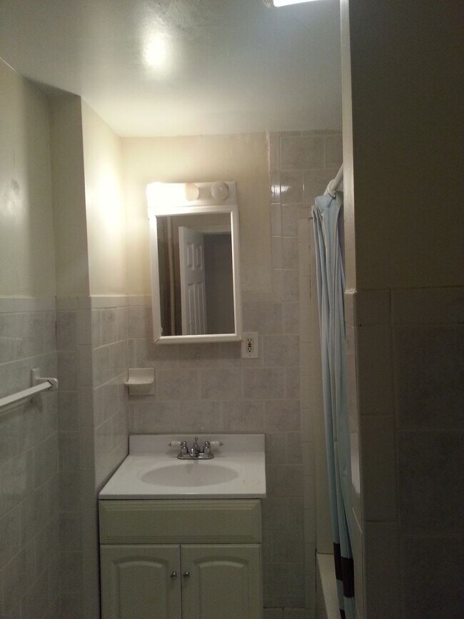 Building Photo - 4 Bed / 2 Bath in Brookline | Heat & Hot Water Included | 9/1