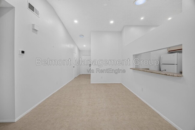 Building Photo - 102 Edgewater Cir