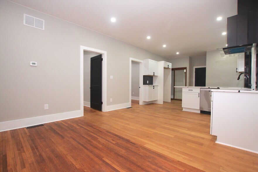 Building Photo - 5014 Seminole St