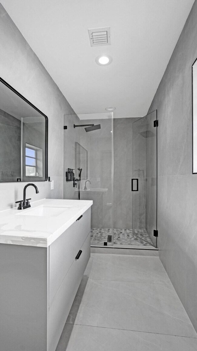 Building Photo - 6700 E Tropical Way