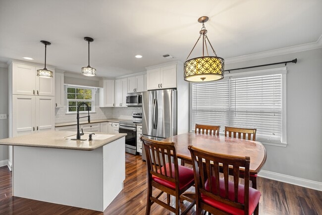 Building Photo - 310 Goldenrod Ct