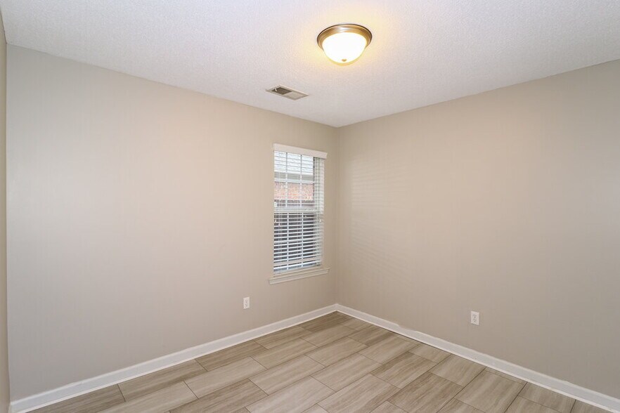 Building Photo - 8595 Griffin Park Dr