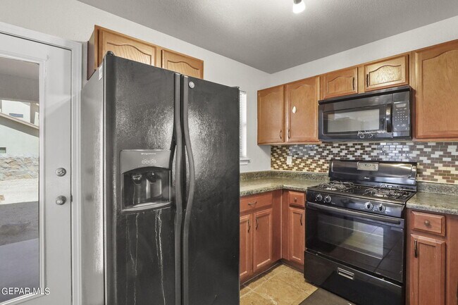 Building Photo - 2300 Glitter St