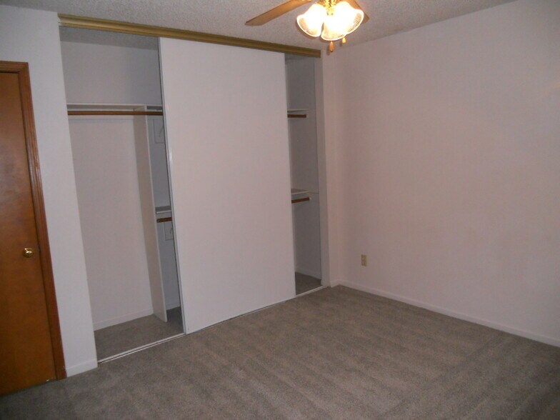 Building Photo - 2300 Lowell Dr