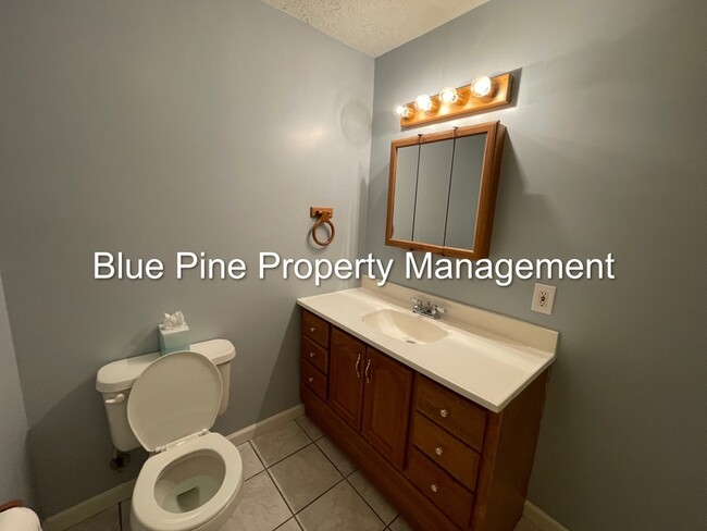 Building Photo - 810 Tennis Ct Dr