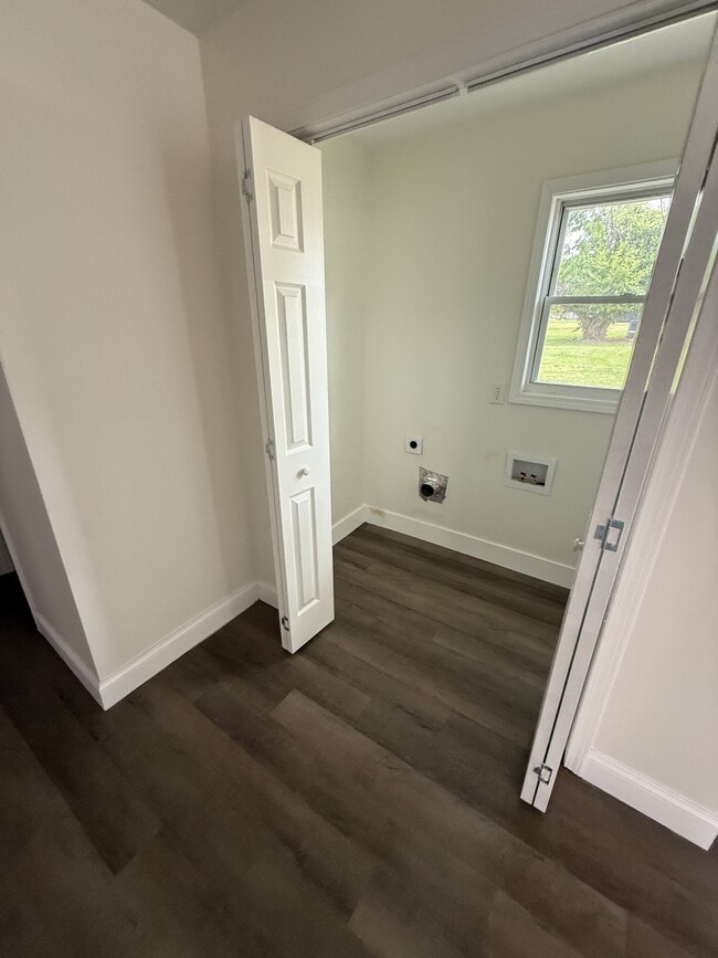 Building Photo - 501 Lincoln St