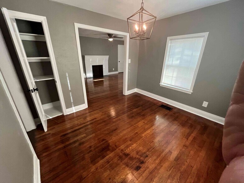 Building Photo - 1509 Buena Vista Cir SE