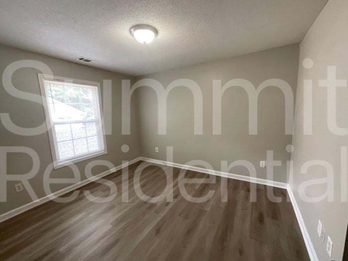Building Photo - 7189 Ravenwood Ln
