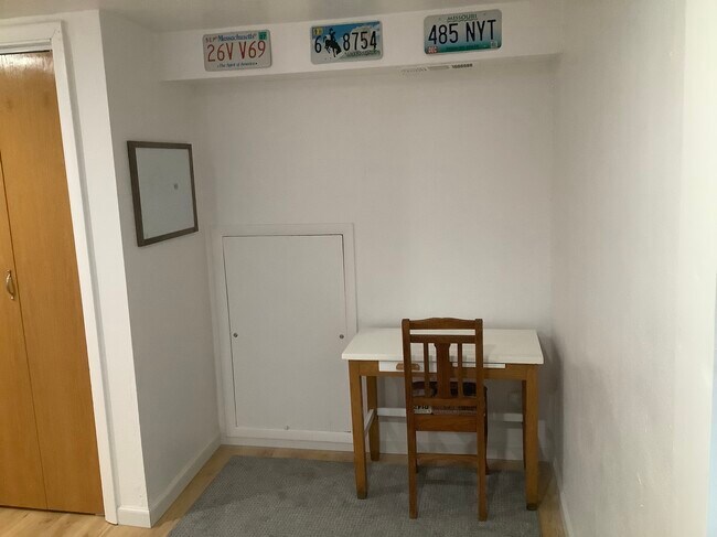 Building Photo - 1209 E Harney St