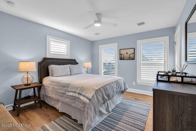 Building Photo - 102 4th Ave