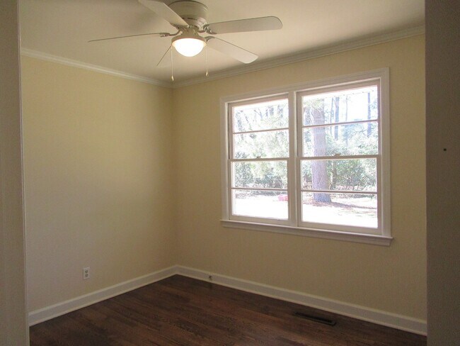 Building Photo - 38 Thelma-3 bedroom, 2 bath- ALICE DRIVE AREA