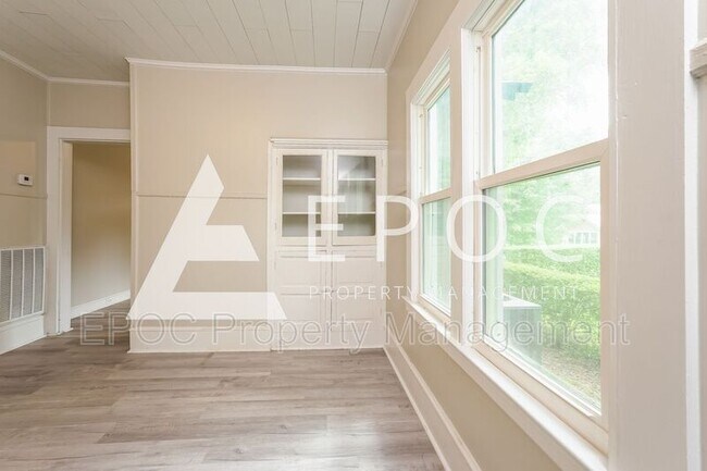 Building Photo - 1504 Cloverdale St