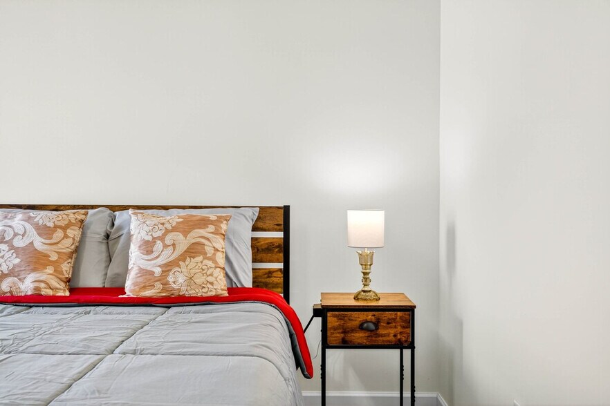 Building Photo - 4663 Bayview Dr