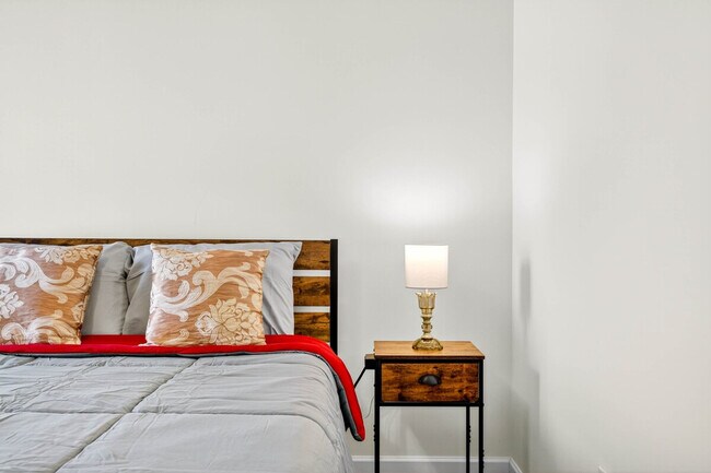 Building Photo - 4663 Bayview Dr