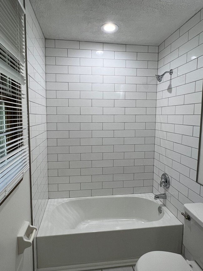 Building Photo - Pre-Lease this Charming 3 Bedroom House in...