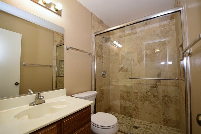 Building Photo - Spacious 2 Bedroom, 2 Bath Single-Story Home