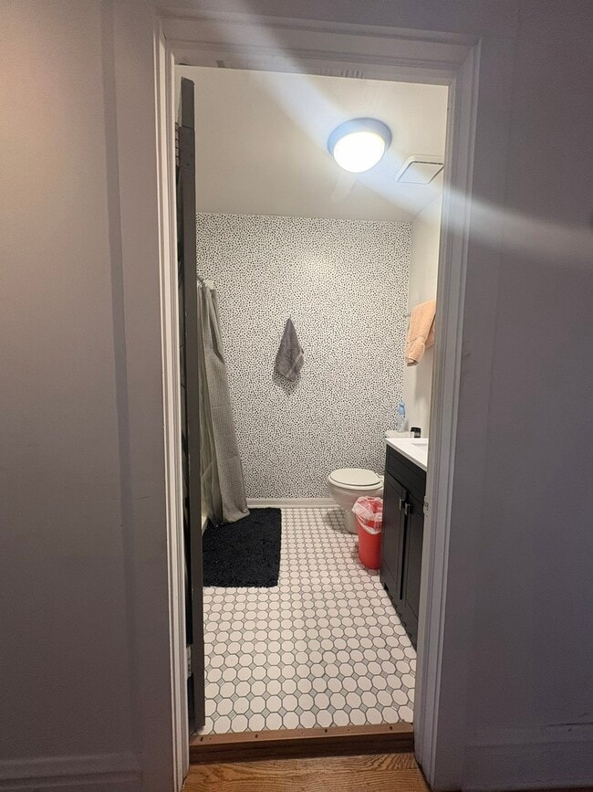 Building Photo - 3720 N Sheffield Ave