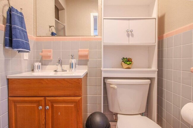 Building Photo - 1324 Catalpa Ln