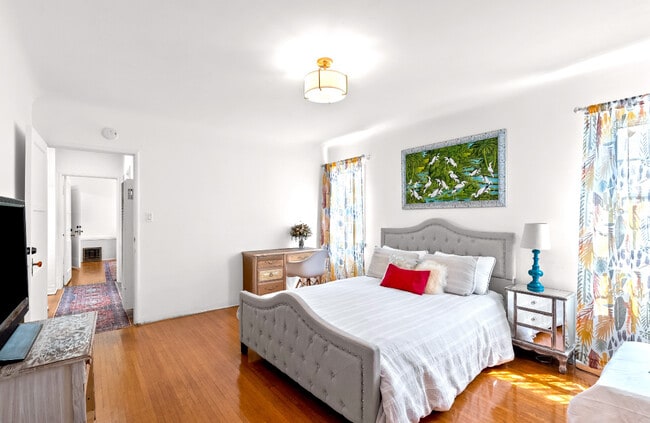 Building Photo - 9101 La Salle Ave