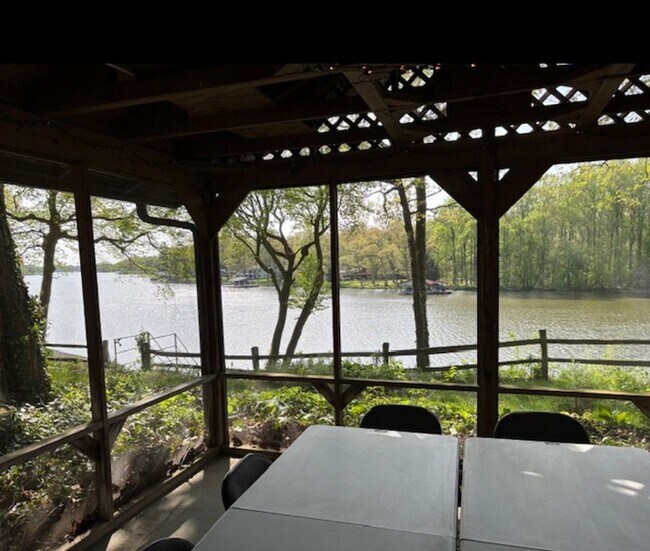 Building Photo - LAKE HOUSE...Furnished & Utilities/Wifi Included