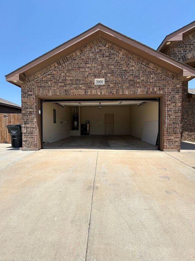 Building Photo - LOCATION, LOCATION, LOCATION-4 bedroom in Legado Estates