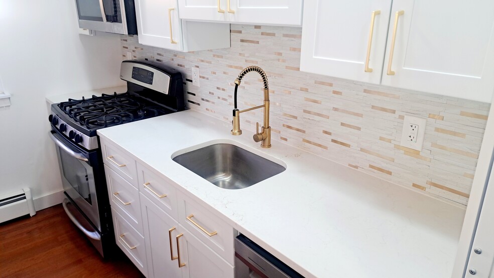 Kitchen - 2467 Route 10 E