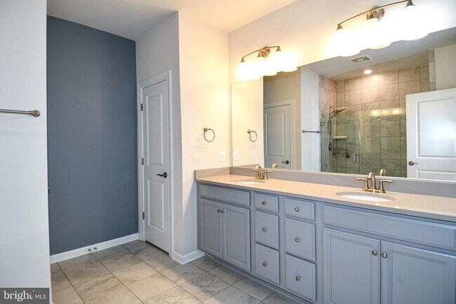 Building Photo - 20739 Heron Landing Dr