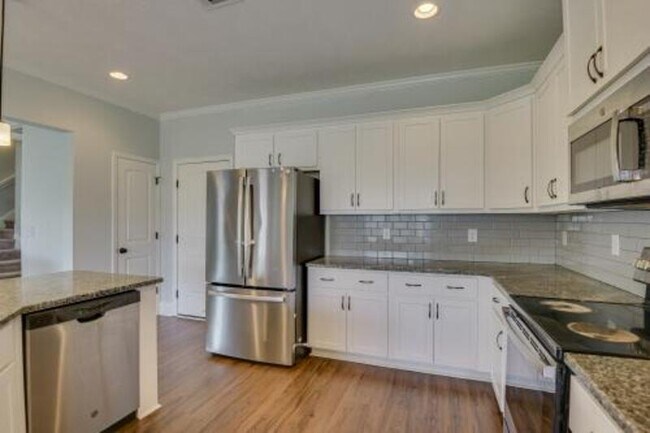 Building Photo - 171 Radcliff Dr