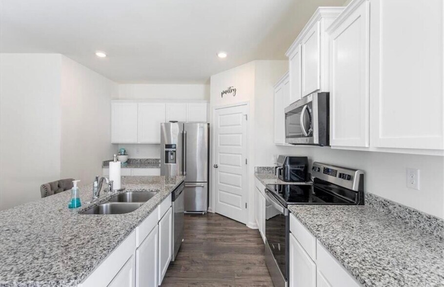 Building Photo - 179 Hampton Cir