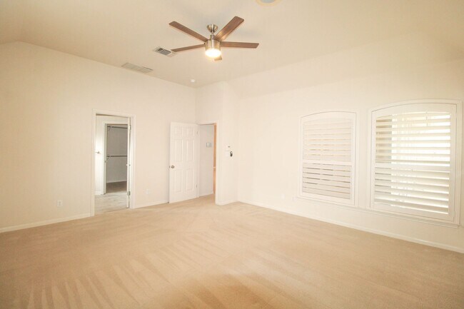 Building Photo - 34 Silverhorn Dr