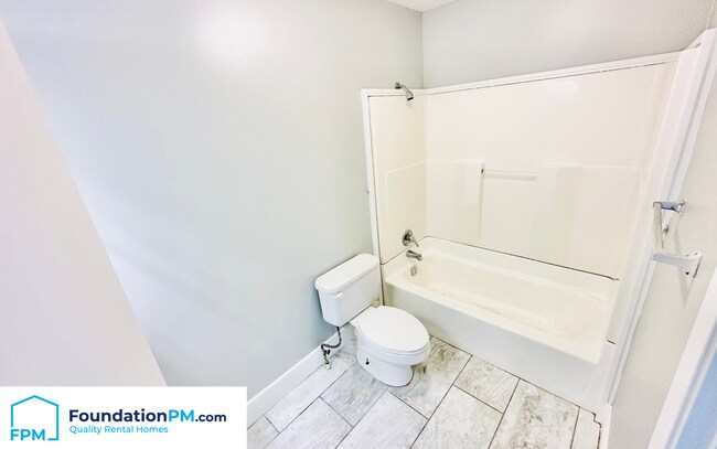 Building Photo - 888 Looney Ave