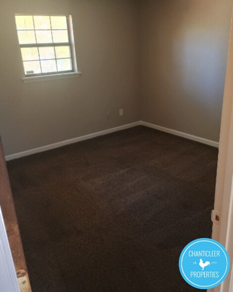 Building Photo - 115 Florence St