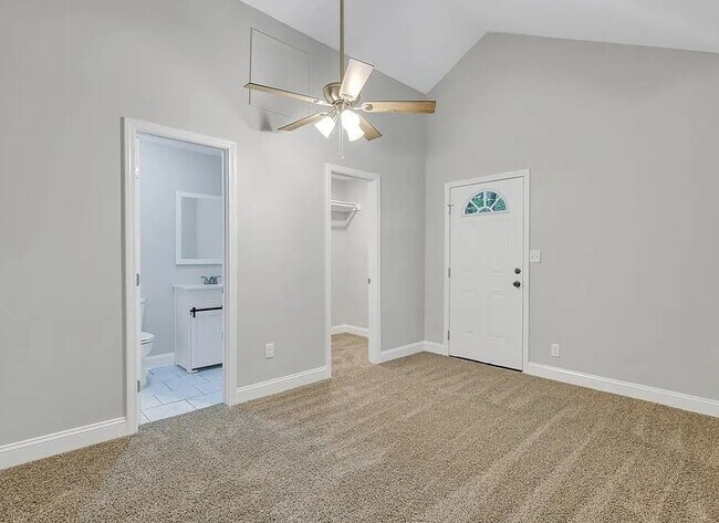 Building Photo - 812 Spanish Oak Dr