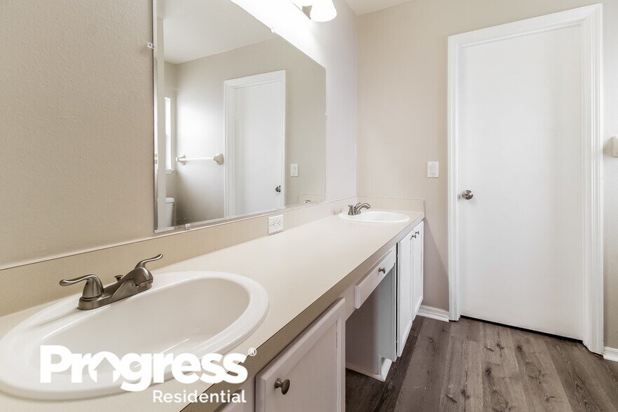 Building Photo - 1204 Ivy Meadow Dr