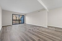 Building Photo - 1504 Benjamin Pkwy