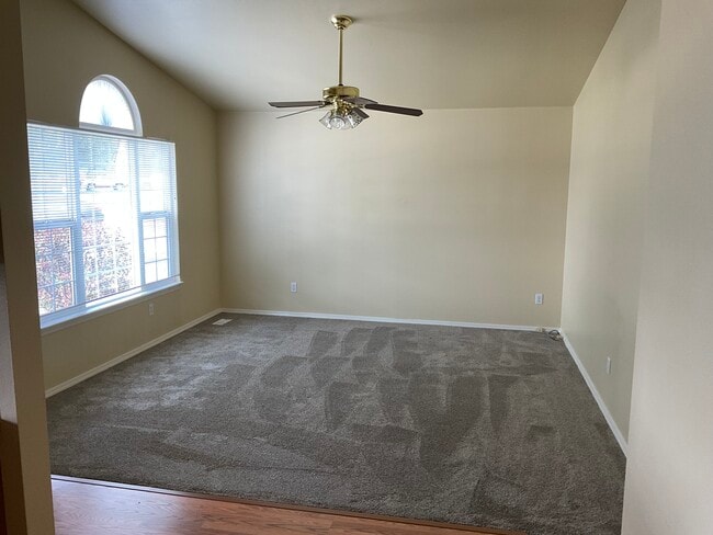 Building Photo - 117 E Woodbury Dr