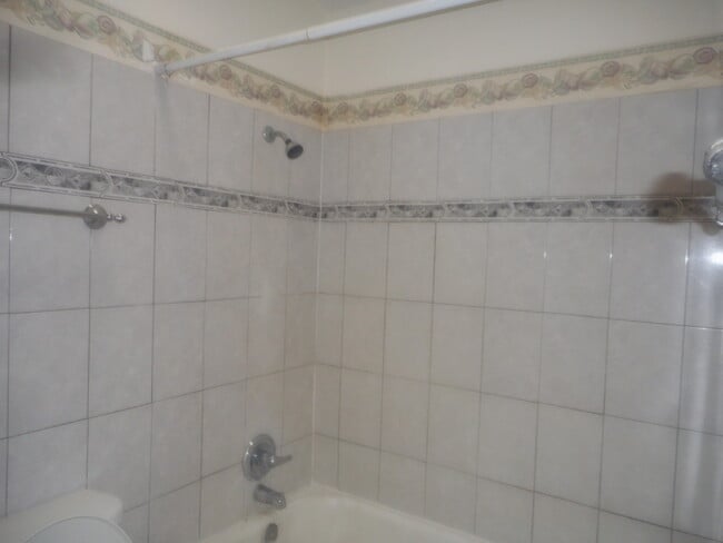 Building Photo - 618 White Cliffs Dr