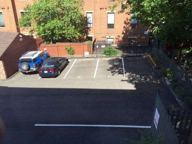 Building Photo - 1428 Sycamore St