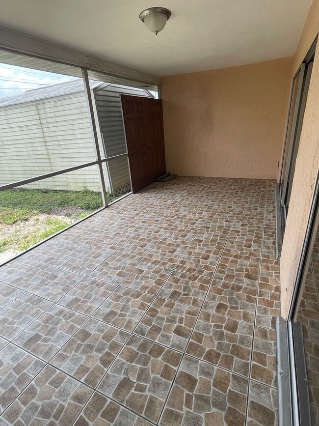 Building Photo - Charming 2-Bedroom, 2-Bathroom Duplex for Rent!