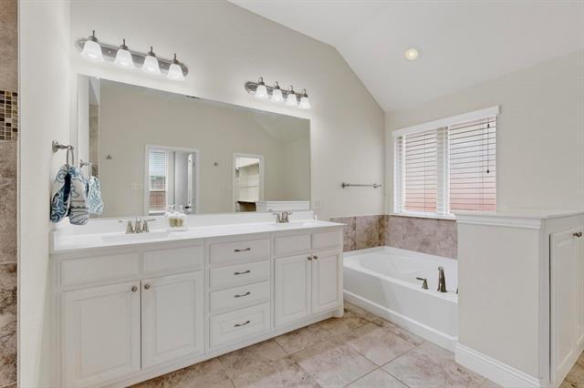 Building Photo - 1009 Mesa Crest Dr