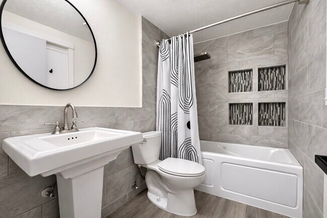 Building Photo - Fox Ridge