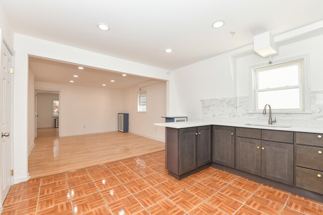 Building Photo - 520 34th St