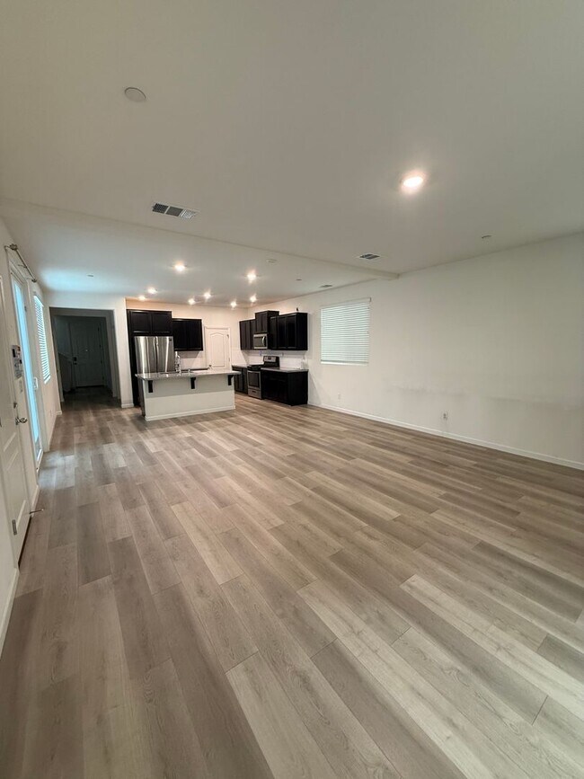 Building Photo - 2351 Hanson Dr