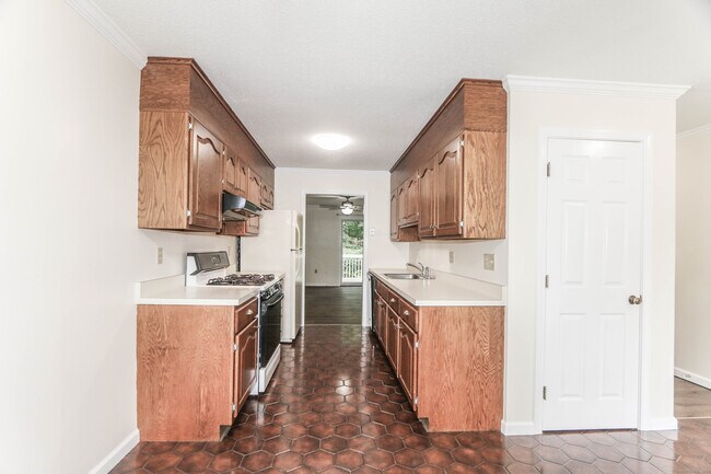 Building Photo - 409 The Meadows