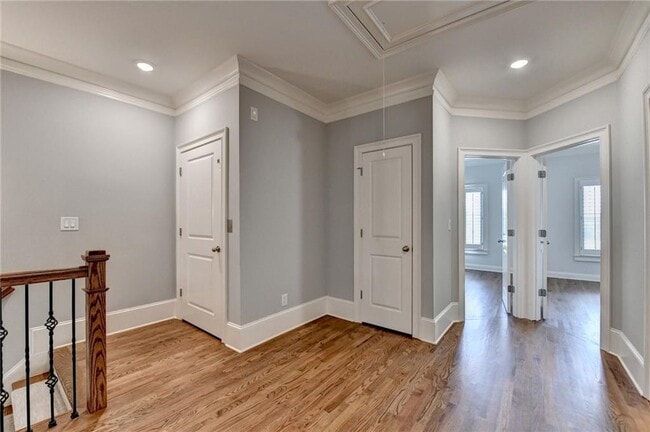 Building Photo - 350 Mystic Ridge Ln
