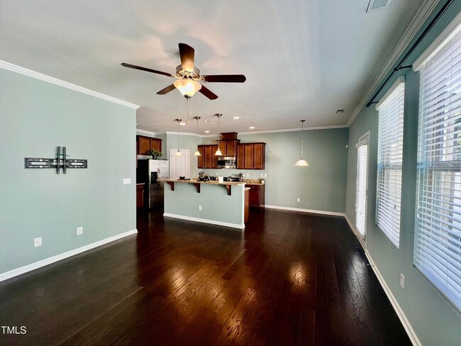 Building Photo - 4 Bedroom, 3 Full Bath End Unit Townhome i...